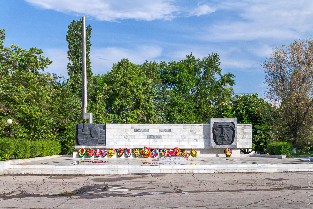 Вольск. Памятник солдатам родины