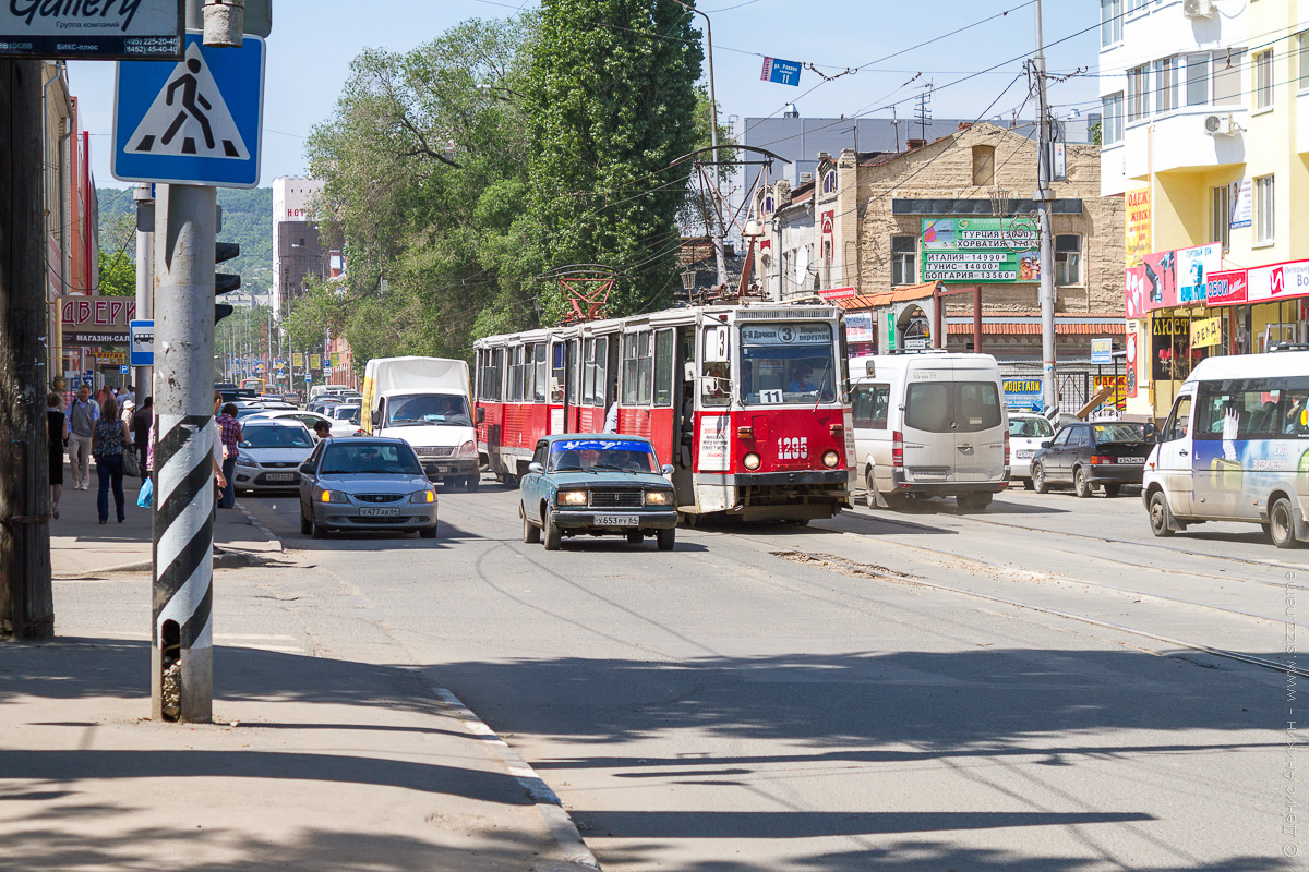 10 - трамвай перед улицей Рахова