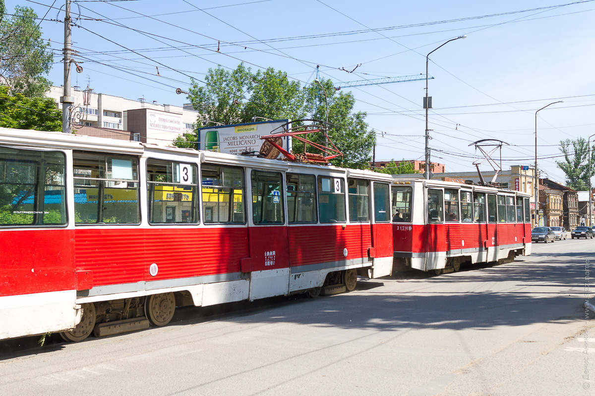 11 - трамвай на перекрестке Кутякова и Рахова