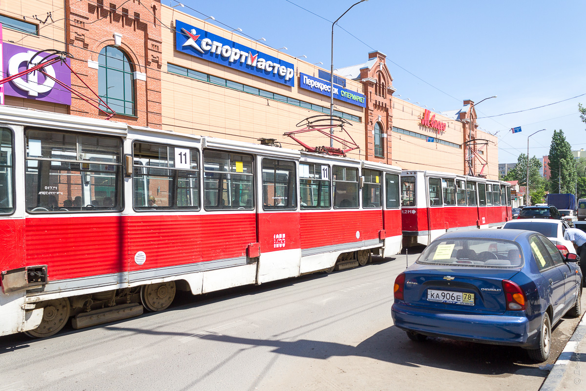 12 - трамвай на Кутякова около Астраханской